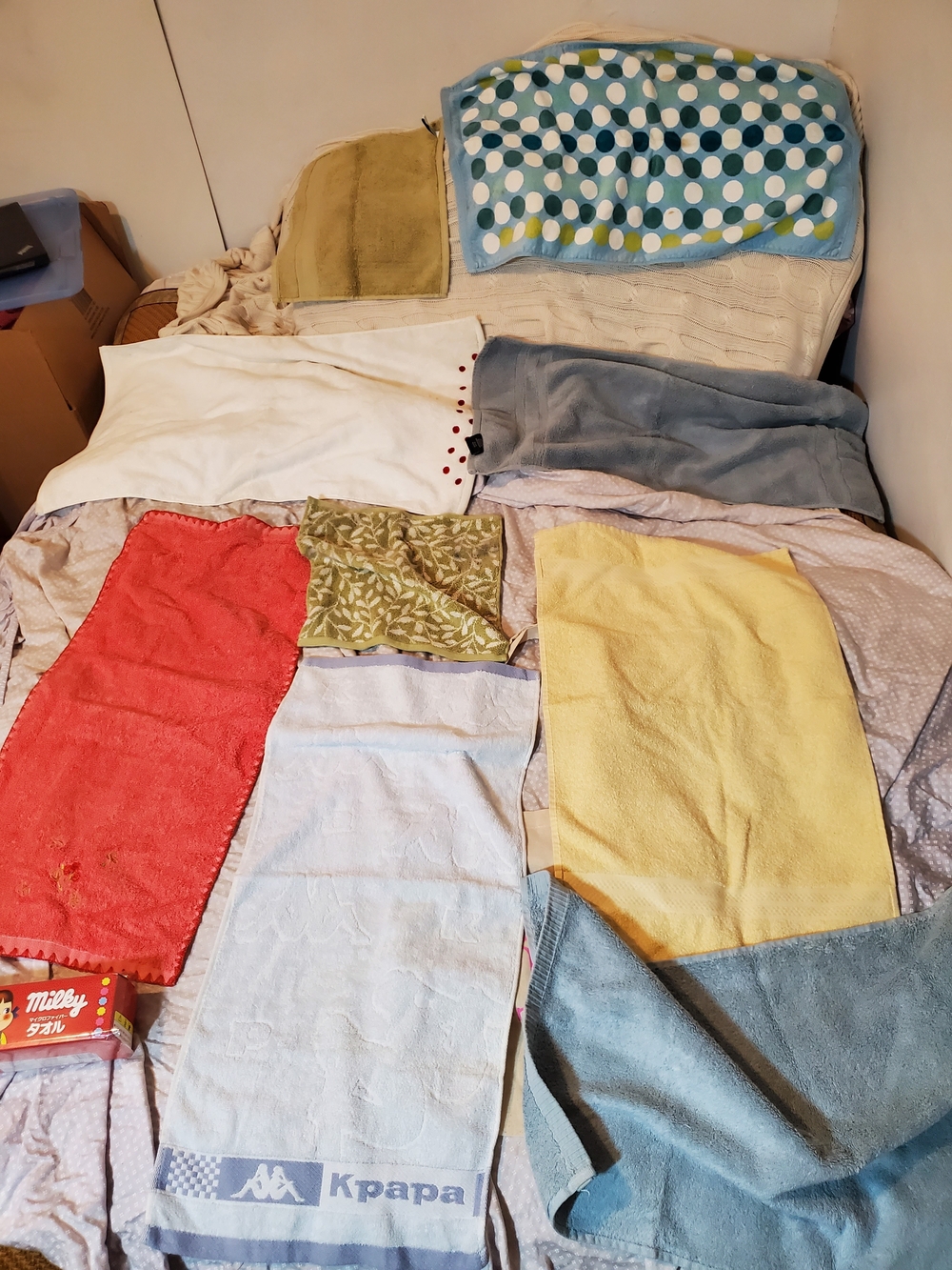 Lot of assorted bath towels and Bedskirt